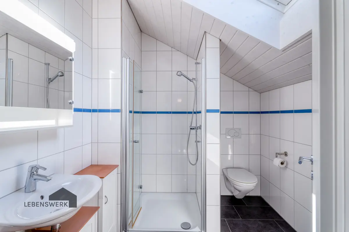 Duschbad im Dachgeschoss