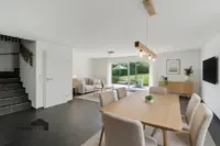 Wohn und Esszimmer mit Zutritt auf die Südterrasse