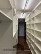 Begehbarer Kleiderschrank im Schlafzimmer