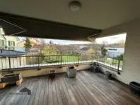 Grosszügige Terrasse für gesellige Sommerabende