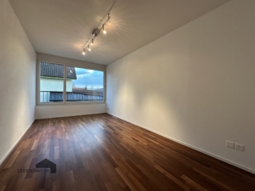 Seltene 5.5-Zimmer-Wohnung mit Seesicht und zwei Balkonen, 8596 Scherzingen, Etagenwohnung