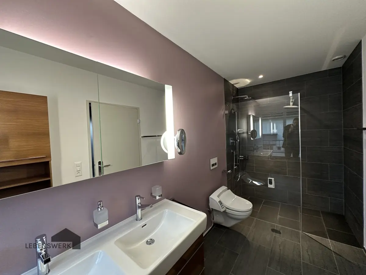 Wie auch grosser Dusche und Tageslicht