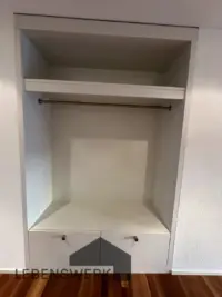 Integrierte Garderobe ...