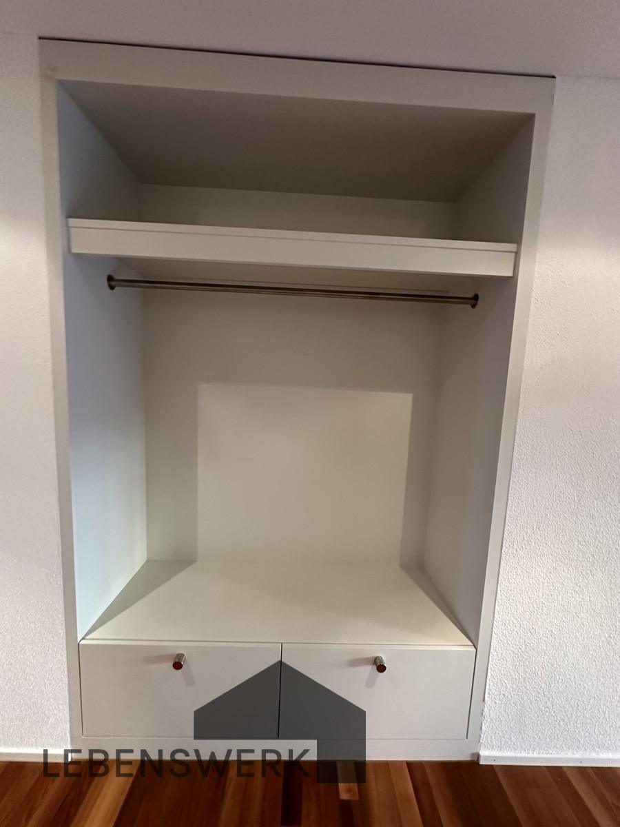 Integrierte Garderobe ...