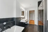 Bad En Suit mit Ankleidezimmer
