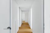 Korridor mit praktischen Einbauschränken - Stilvoll wohnen im Herzen von Tägerwilen TG