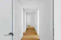 Korridor mit praktischen Einbauschränken