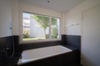 Tageslichtbad mit Badewanne