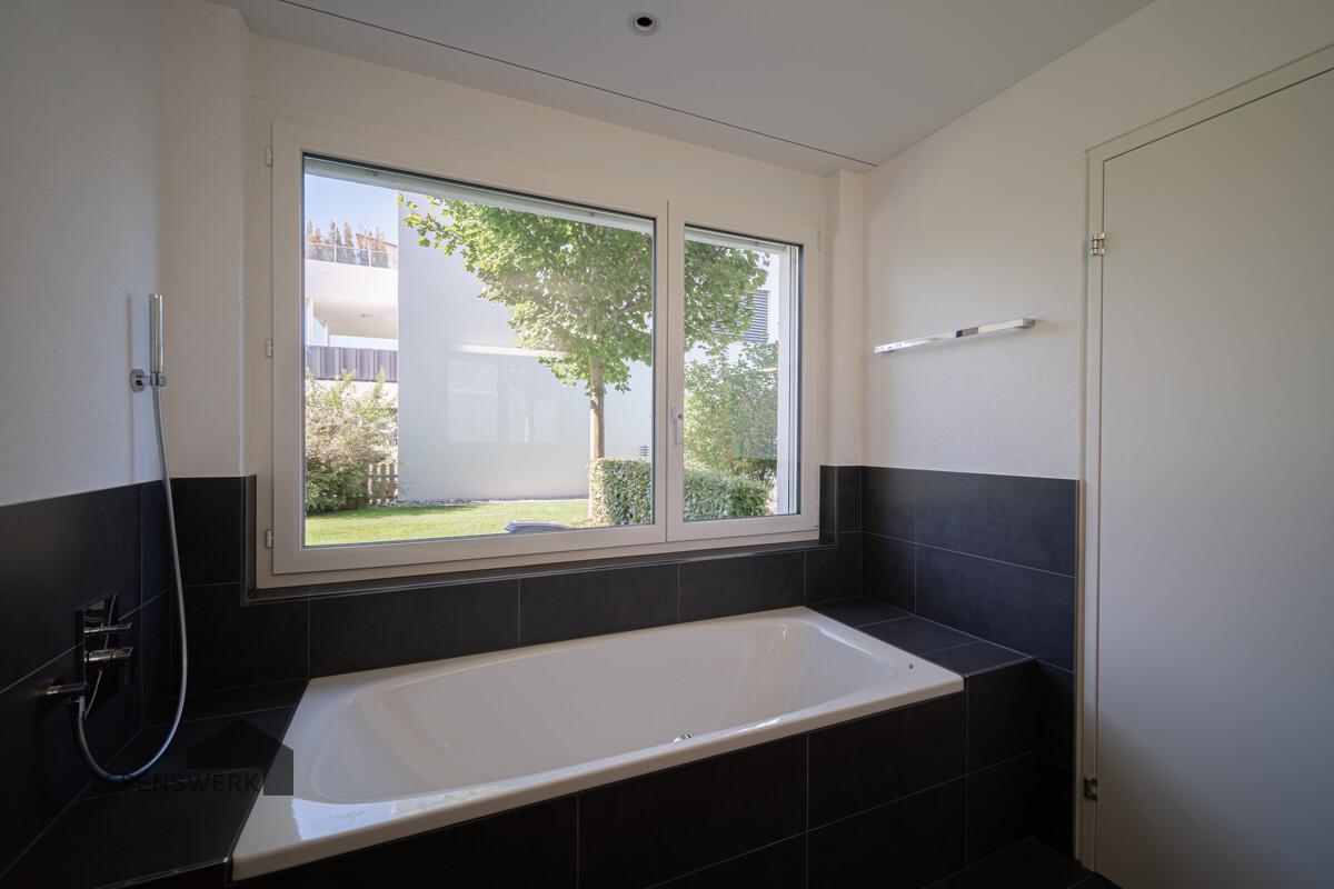 Tageslichtbad mit Badewanne