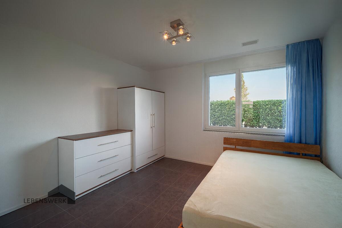 Schlafzimmer 1 - Helles Kinder- oder Gästezimmer