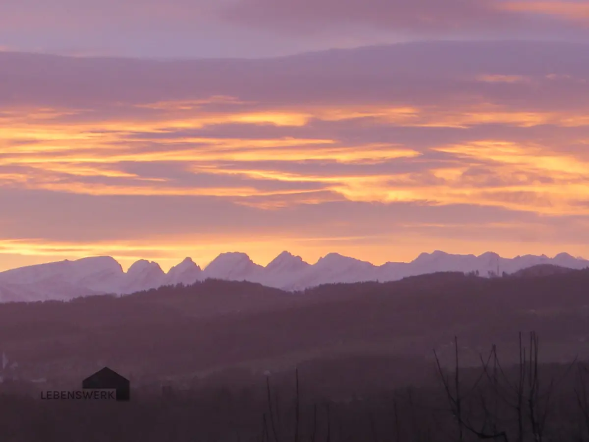 Fantastische Alpenkettesicht