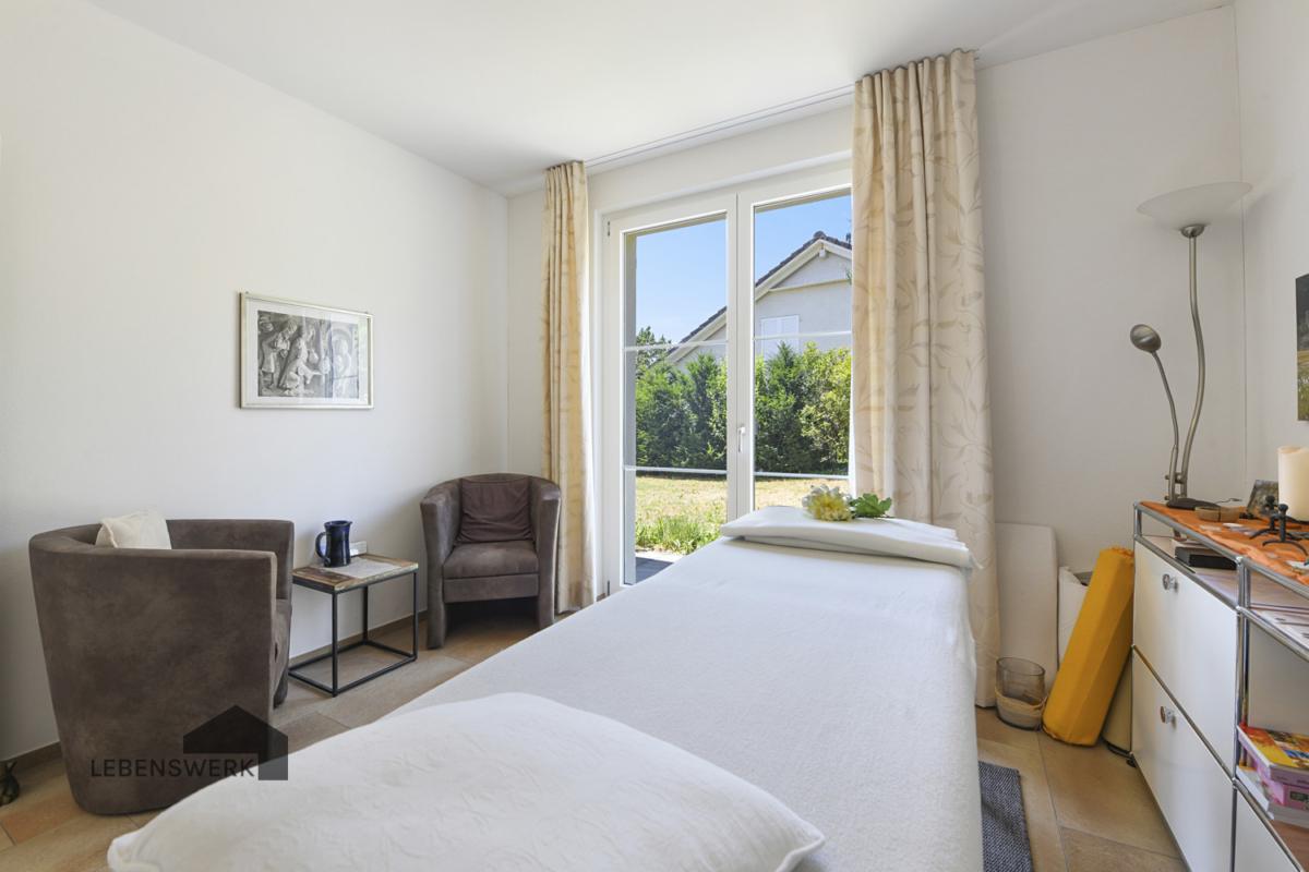 Arbeits- oder Schlafzimmer mit direkten Zugang in den Garten - Erdgeschoss