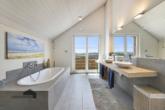 Grosses Badezimmer im Obergeschoss mit Alpensicht - Helles Einfamilienhaus mit Alpenpanorama – Bezirk Frauenfeld