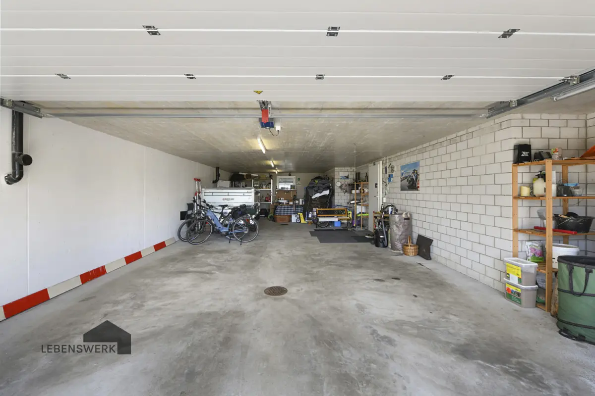 Grosse Garage für 4 PKW