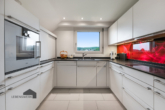 Helle Küche mit viel Stauraum - Maisonettewohnung mit eigenem Eingang in Bestlage von Bottighofen