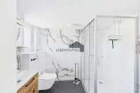 Nahezu alle Zimmer verfügen über eine eigene Nasszelle