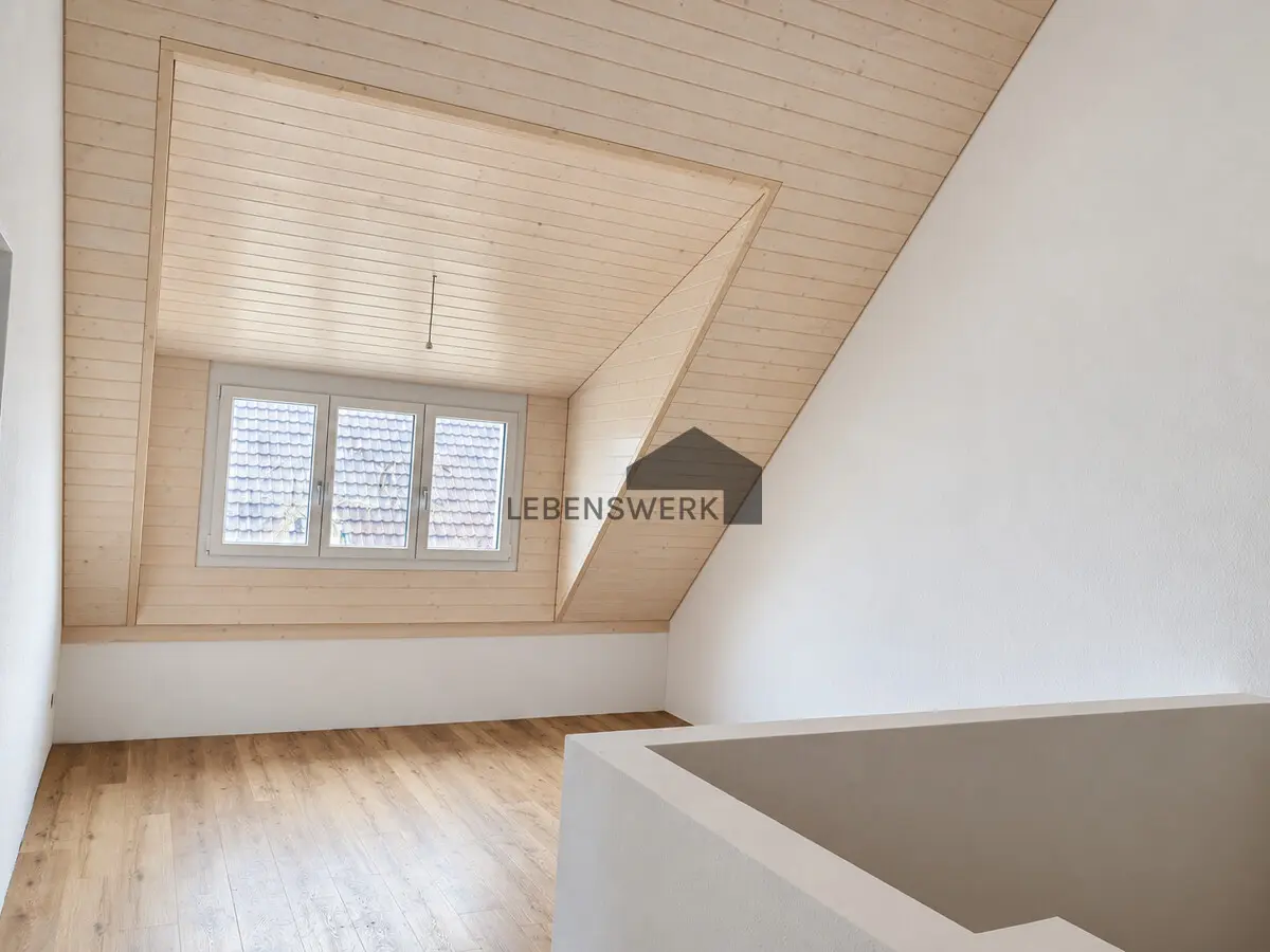 Dachschrägen verleihen dem Haus den Charme.