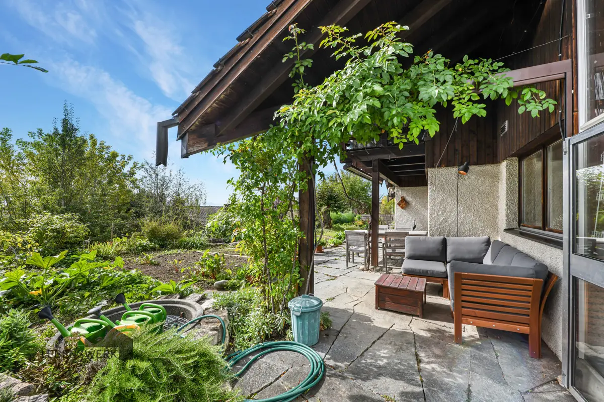 Gedeckter Loungebereich