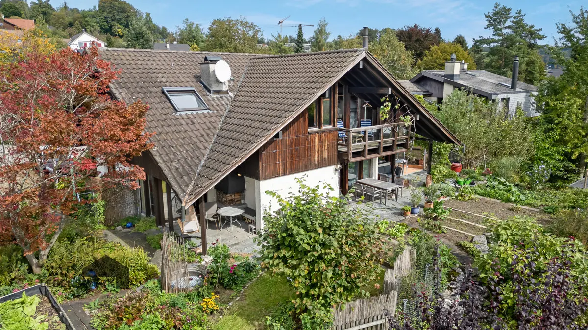 Sitzplatz und Garten ausgerichtet nach Süden
