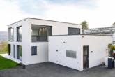Modernes Design – Licht in seiner schönsten Form. Grosszügige Fensterflächen holen die Natur ins Haus und schaffen ein einzigartiges Wohngefühl - SEE YOU – in Deinem neuen Zuhause. Neues Doppel EFH in Mammern