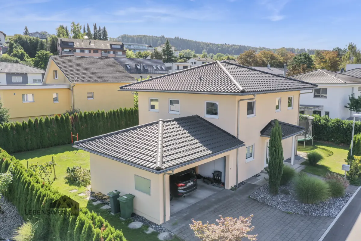 Einfamilienhaus mit Garage