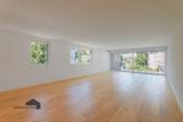 Lichtdurchfluteter Wohn- und Essbereich mit Zugang zum Balkon - Modern Living – Licht und Lebensfreude am Wiibärg, Kreuzlingen TG – OFFENE BESICHTIGUNG AM 27.09.2025