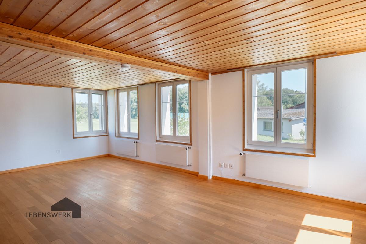 Helles und freundliches Wohnzimmer