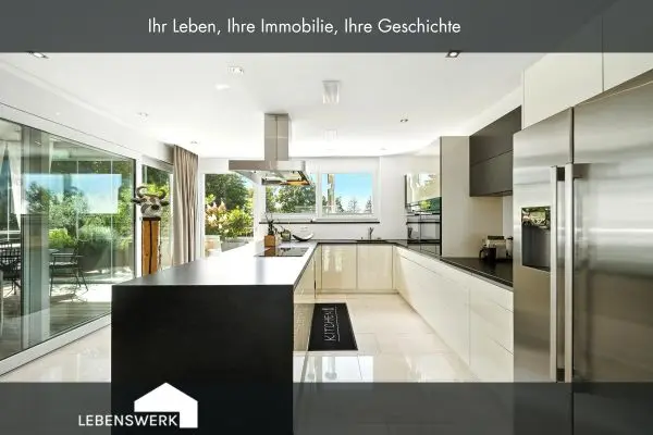 Designküche mit Ausblick ins Grüne