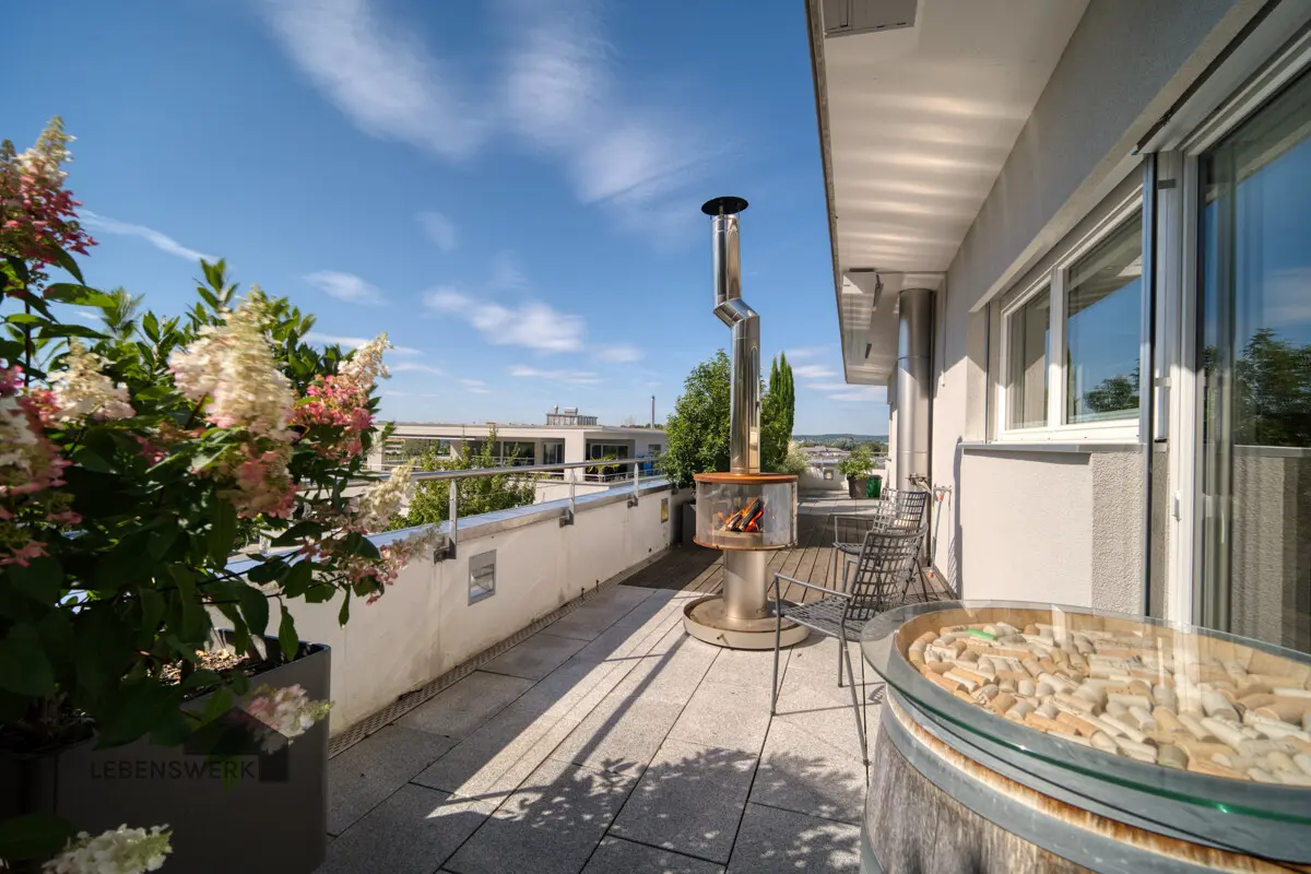 Privates Outdoor-Refugium.Terrasse mit Weitblick, Kamin und mediterranem Flair