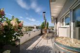 Privates Outdoor-Refugium. Terrasse mit Weitblick,Kamin und mediterranem Flair - Luxuriöser Attikatraum mit Sauna und Wintergarten, Tägerwilen TG
