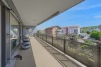 Viel Platz für eine Lounge und einen Esstisch