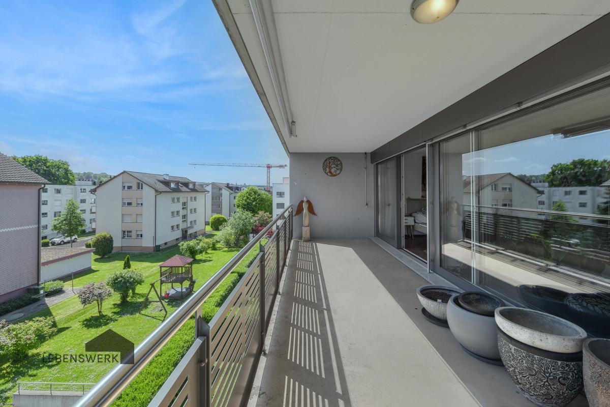 Grosser Balkon mit Weitblick