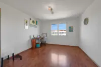 Grosszügiges Schlafzimmer oder Büro