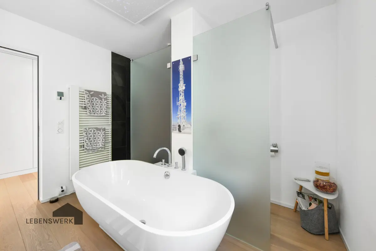 Grosses Badezimmer