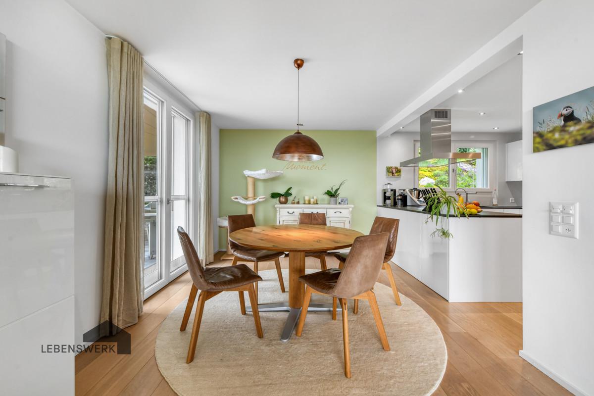 Essbereich mit Westzugang-Garten und Terrasse