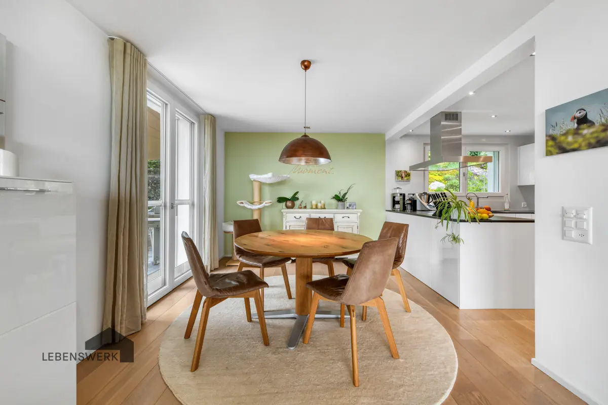 Essbereich mit Westzugang-Garten und Terrasse