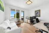Arbeitszimmer mit direkten Zugang auf die Sonnenterrasse - Edler Bungalow mit fantastischer Weitsicht und wunderschöner Gartenanlage – Laufen-Uhwiesen ZH