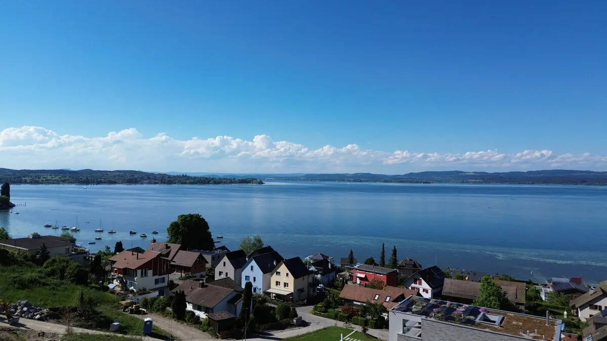 In die andere Richtung eröffnet sich ein Panorama mit den schönsten Sonnenuntergängen, die immer wieder aufs Neue begeistern.