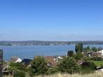 Die Aussicht in Richtung der Insel Reichenau verbindet kulturelle Bedeutung mit einer eindrucksvollen Seeatmosphäre - Exklusives Baugrundstück am Untersee – Raum für Wohnqualität auf höchstem Niveau