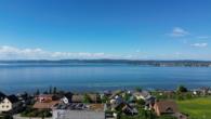 Richtung Insel Reichenau entfaltet sich eine Kulisse, die kulturelles Erbe und die einzigartige Stimmung des Bodensees zusammenführt. - Exklusives Baugrundstück am Untersee – Raum für Wohnqualität auf höchstem Niveau, Berlingen TG