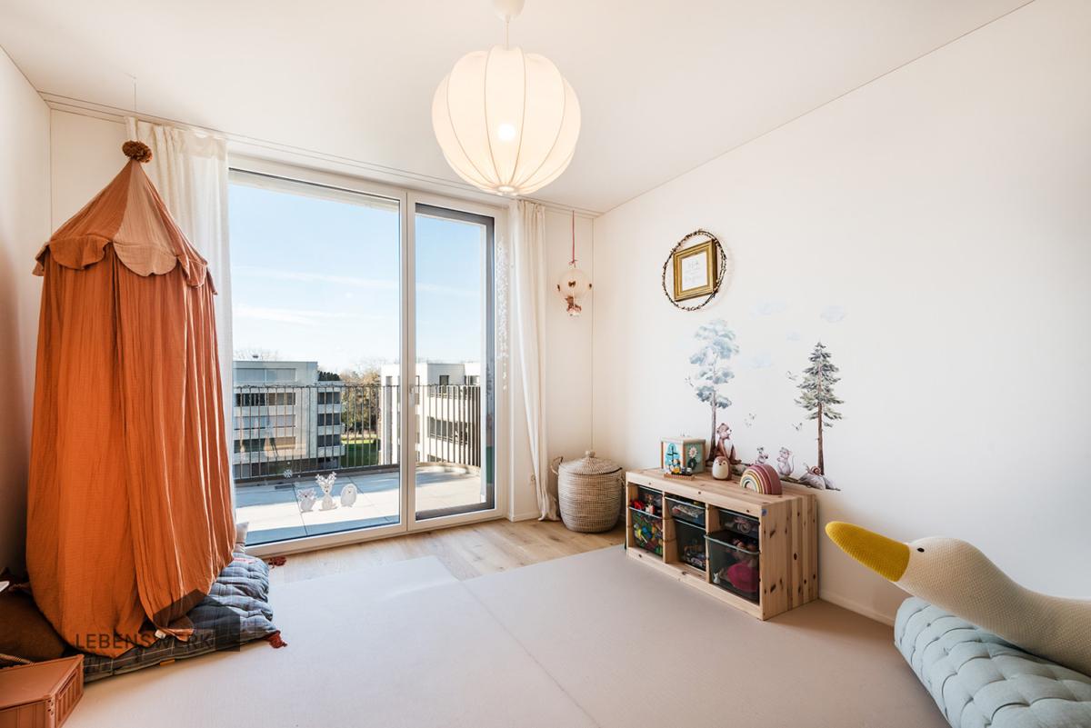 Schlafzimmer mit Terrassenzugang - Richtung West