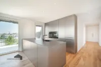 Ausgestattet mit modernster Technik verbindet die Küche elegantes Design mit höchstem Komfort.