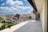 Über die elegante Wendeltreppe erreichen Sie Ihre private Dachterrasse - Wohnen am Wiibärg – 4.5 Zimmer Attika mit 3 Terrassen, Kreuzlingen TG – OFFENE BESICHTIGUNG AM 27.09.2025
