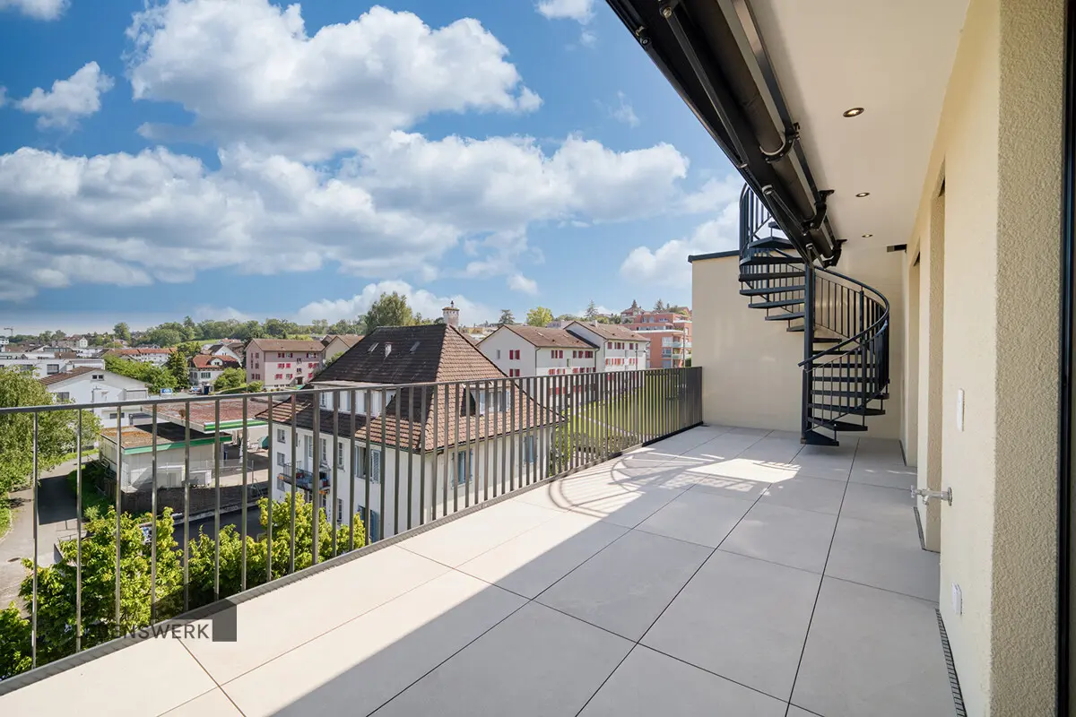 Über die elegante Wendeltreppe erreichen Sie Ihre private Dachterrasse