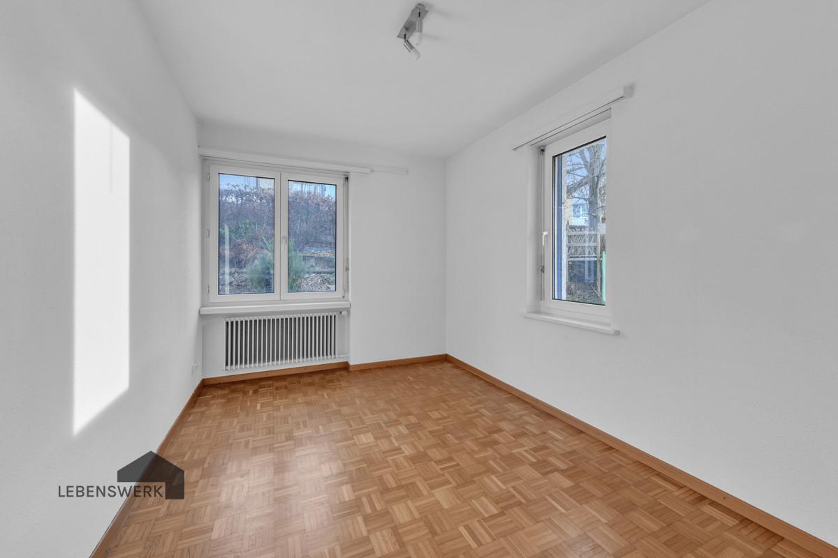 Kinderzimmer, Spielzimmer oder Büro - hell und freundlich im gesamten Tagesverlauf