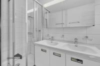... Doppellavabo und Spiegelschrank