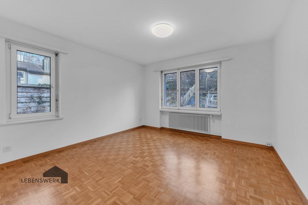 Helles Schlafzimmer nach Osten ausgerichtet - geniessen Sie es, mit der Sonne aufstehen
