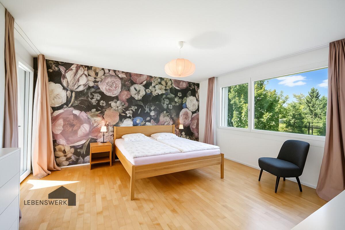 Geräumiges Schlafzimmer mit Bad en Suit