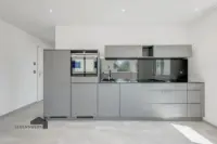 Stylische Küche mit modernen Einbaugeräten