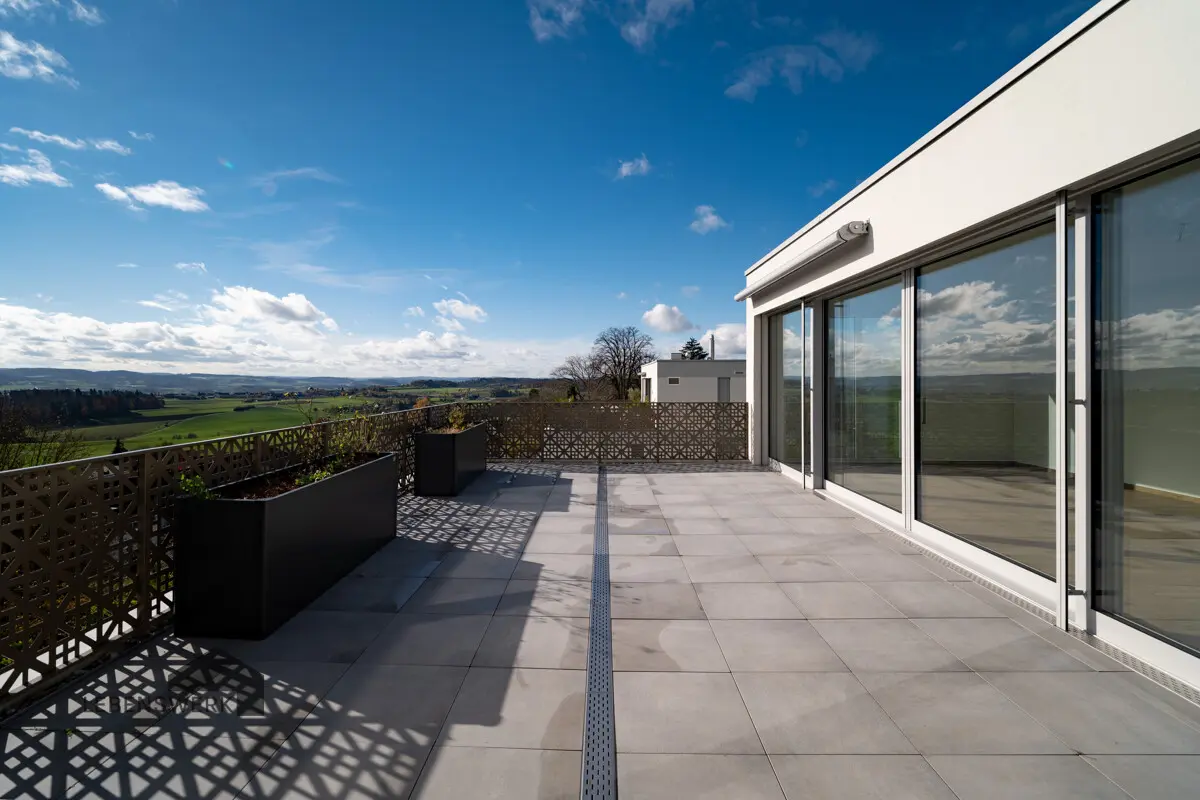 Sonnige Südterrasse mit Weitsicht